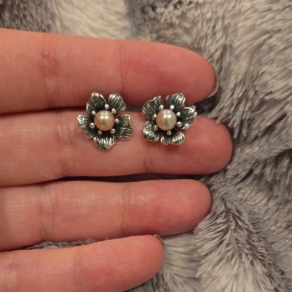 Sterling Silver Floral Pearl Earrings Brand New In Box